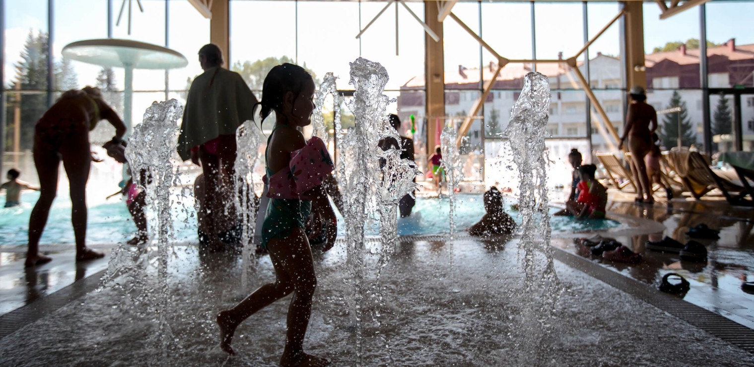 Переливной бассейн с аттракционами 23*5,8 м