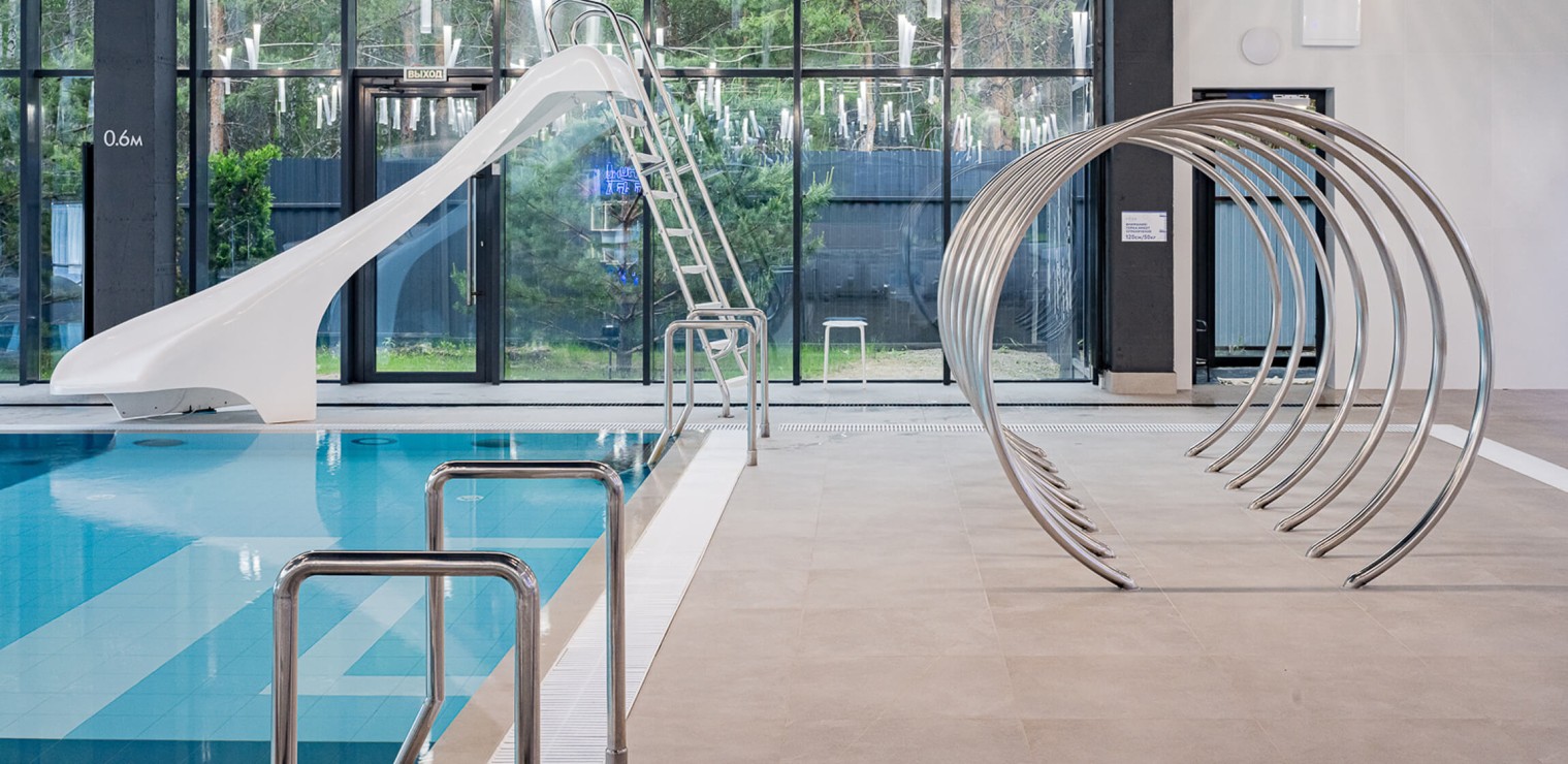 Переливной бассейн с аттракционами 23*6,1 м.