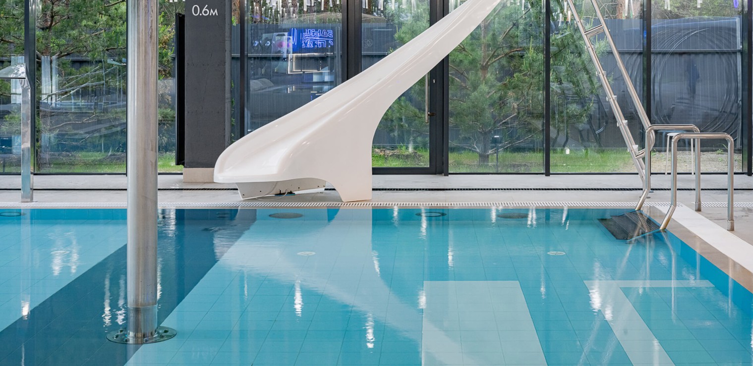 Переливной бассейн с аттракционами 23*6,1 м.