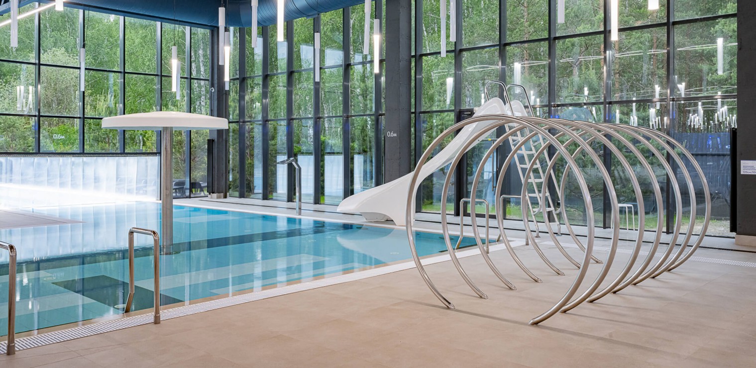 Переливной бассейн с аттракционами 23*6,1 м.